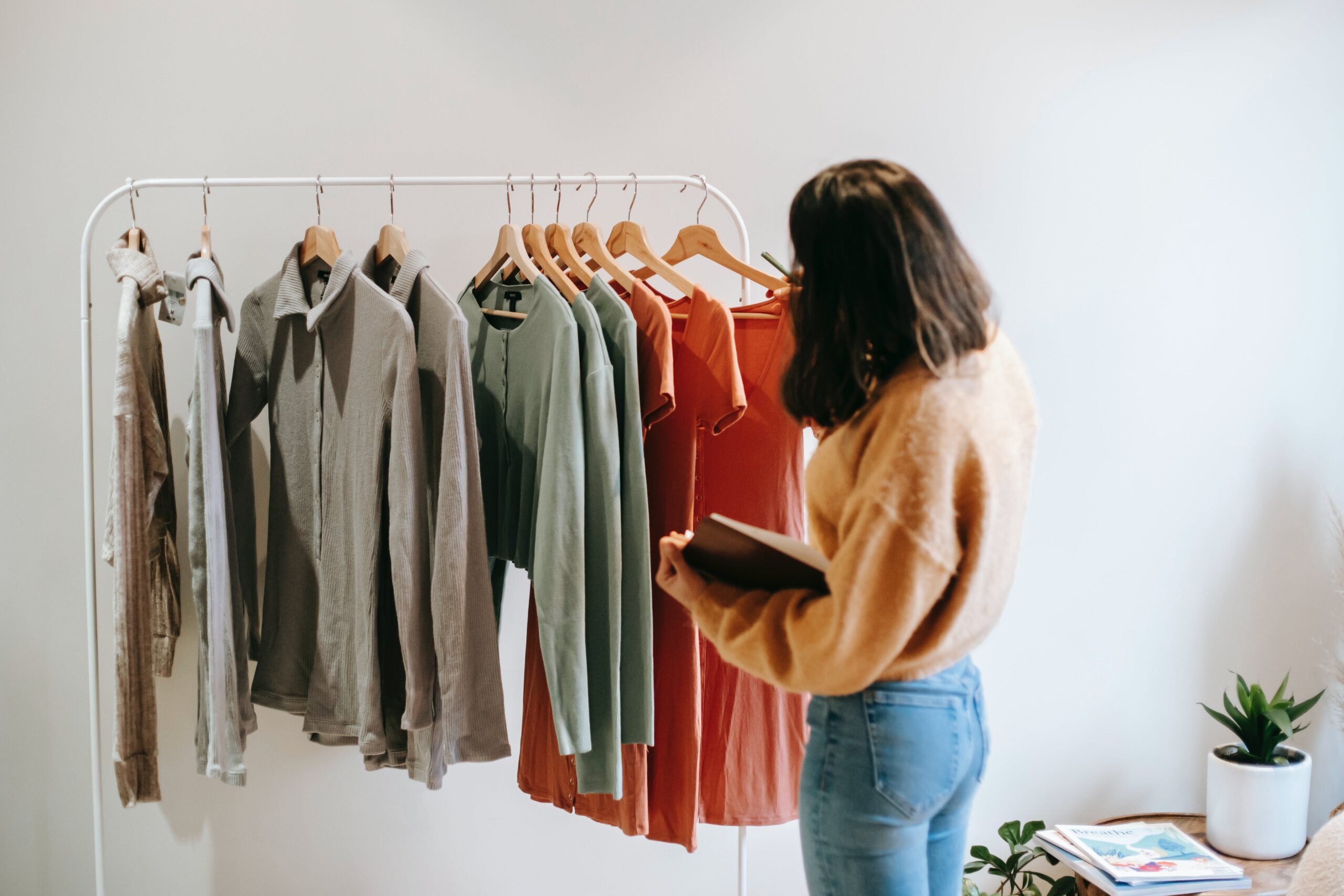 Read more about the article A Guide On How To Create The Perfect Capsule Wardrobe